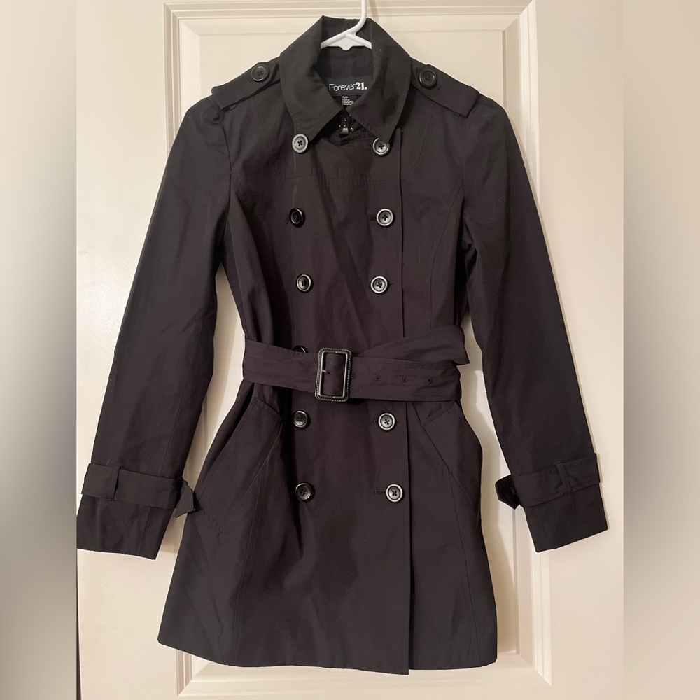 ~Forever 21 black trench coat with belt
~Size women’s small